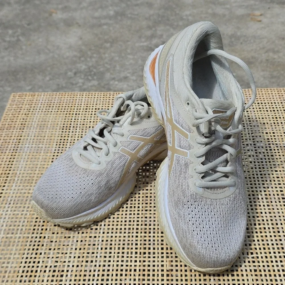 Asics Gel Nimbus 22‎ Women's Size US 9.5 101A678 Beige